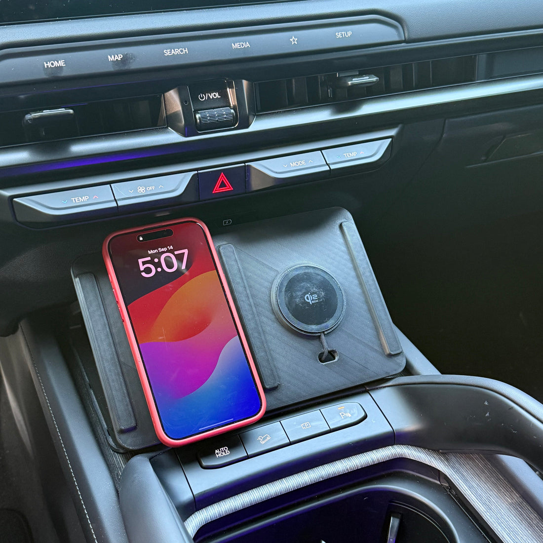 Faro-Dock Dual Qi2.2 wireless charger installed in a 2027 Kia Telluride console