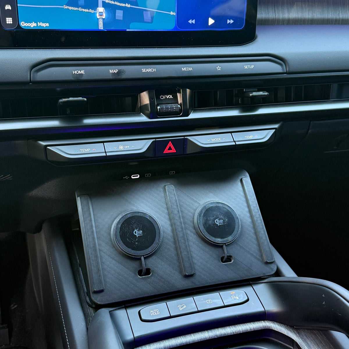 Faro-Dock Dual Station installed in a 2027 Kia Telluride console, showing two Qi2.2 MagSafe wireless charging pads
